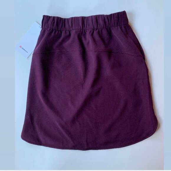 NWT Lululemon Maroon "On the Fly" Skirt size 6 - Picture 2 of 3